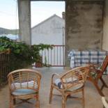 Фотография гостевого дома Apartments with a parking space Vis - 8861