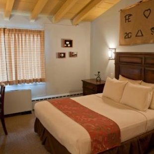 Фотография мотеля Dude Rancher Lodge