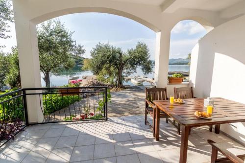 Фотография гостевого дома Apartments by the sea Zuronja, Peljesac - 10134