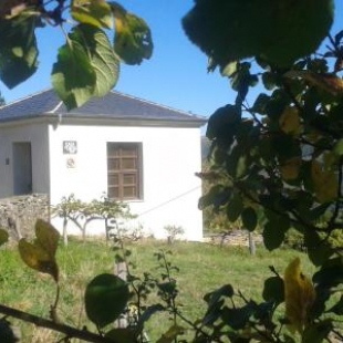 Фотография гостевого дома 2 bedrooms house with furnished garden and wifi at Grandas de Salime