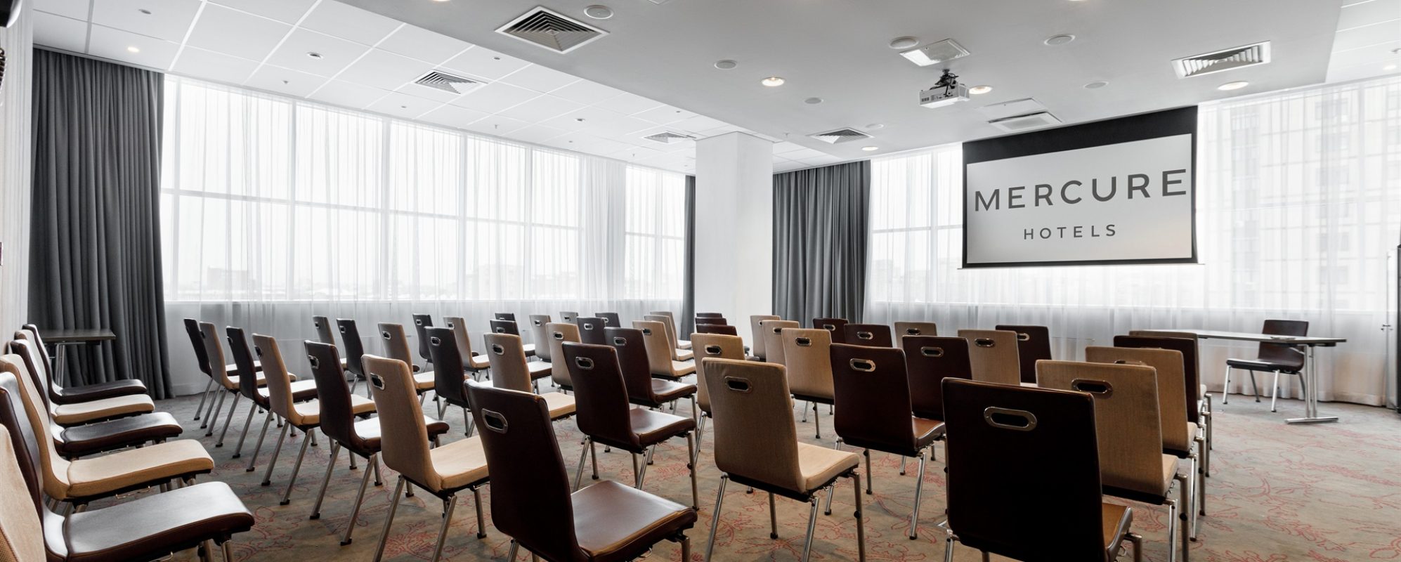 Фотографии конференц-зала Менделеев Б Mercure Тюмень Центр