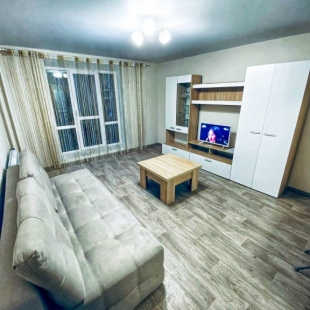 Фотография квартиры Квартира Студия с Панорамным Окном и Хорошим Ремонтом. Тихий Уютный Район