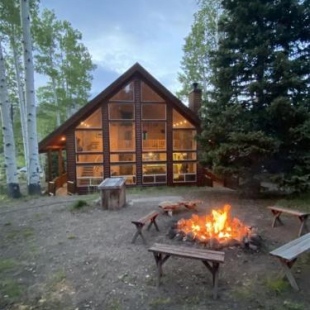 Фотография гостевого дома The Bison at Panguitch Lake