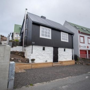 Фотография гостевого дома Two Bedroom Vacation Home in the Center of Tórshavn