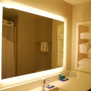 Фотографии гостиницы 
            Holiday Inn Express Hotel & Suites Kingsport-Meadowview I-26, an IHG Hotel