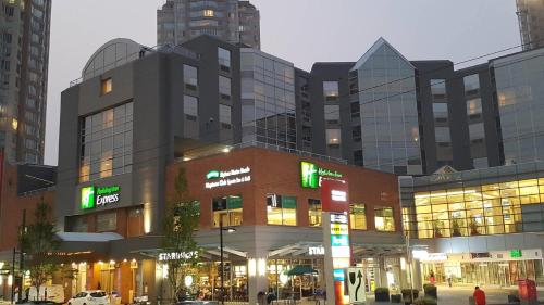 Фотография гостиницы Holiday Inn Express Vancouver-Metrotown (Burnaby)