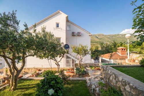 Фотография гостевого дома Apartments Pina