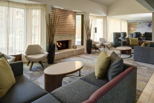 Фотография гостиницы Courtyard by Marriott Indianapolis Airport
