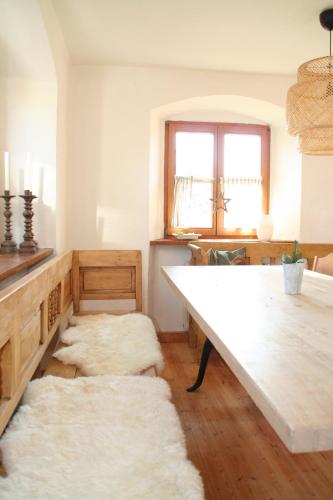 Фотография гостевого дома Historisches Pfarrhaus Nähe Schloss Neuschwanstein