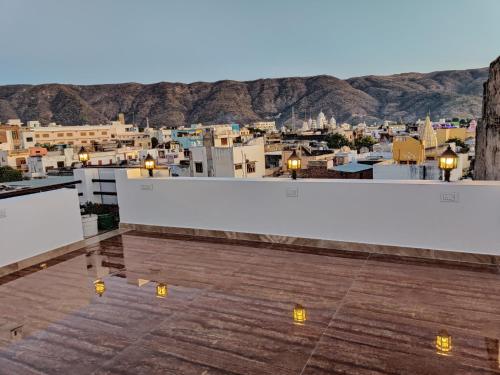 Фотография гостиницы Varah Square Guest House