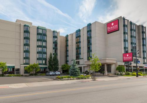 Фотография гостиницы Ramada By Wyndham Niagara Falls near the Falls