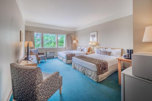 Фотография гостиницы The Cedars Inn Hotel & Convention Centre