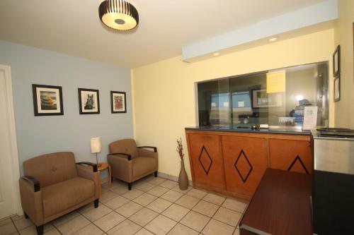 Фотография мотеля Royal Inn and Suites Charlotte Airport