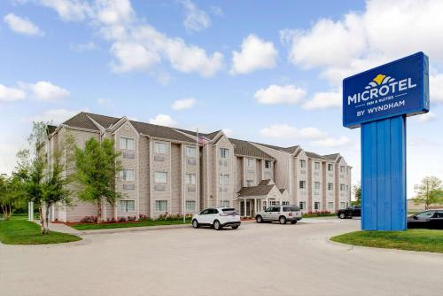 Фотография гостиницы Microtel Inn & Suites by Wyndham Bellevue