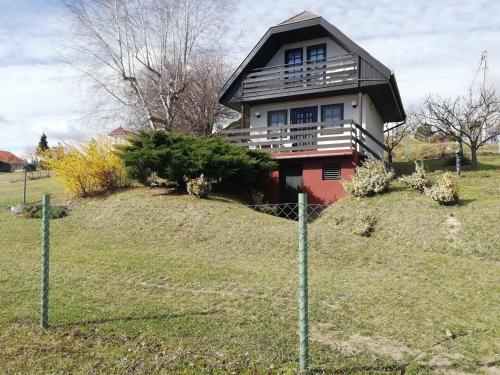 Фотография гостевого дома Karesz nyaralóház