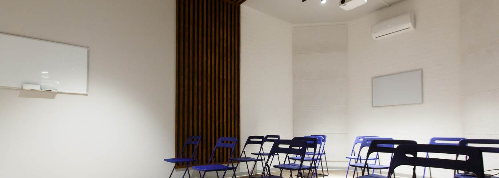 Фотография конференц-зала Конференц-зал коворкинга Workkode