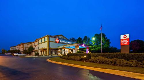 Фотография гостиницы Best Western Plus Carlton Suites - Birmingham