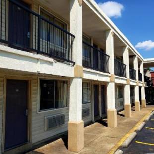 Фотографии гостиницы 
            OYO Hotel Alexandria LA- Hwy 165