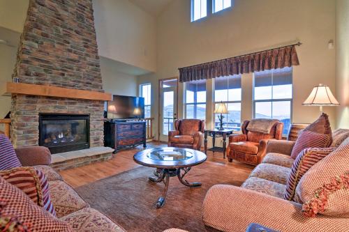 Фотография гостевого дома Retreat with Mtn Views o 4 Mi to Ski Granby Ranch!