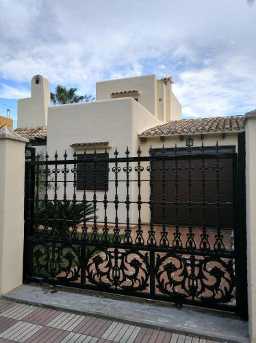 Фотография гостевого дома Precioso chalet en la playa de Tavernes de la Valldigna