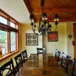 Фотография гостевого дома Blue Mountain-Luxurious BlueSkiGeorge chalet ,hot tub , pool ,gas fireplace