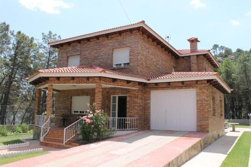 Фотография гостевого дома CHALET EN EL CORAZÓN DE LA SIERRA DE GREDOS, PINAR DE LA ATALAYA-TIEMBLO
