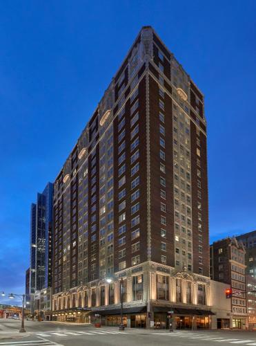 Фотография гостиницы Hotel Phillips Kansas City, Curio Collection By Hilton
