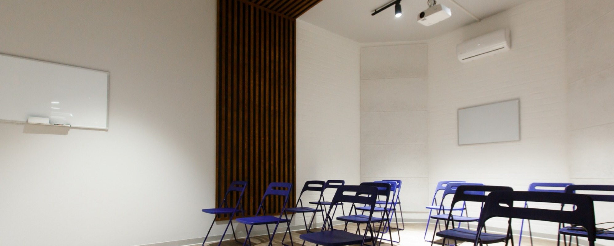 Фотографии конференц-зала Конференц-зал коворкинга Workkode