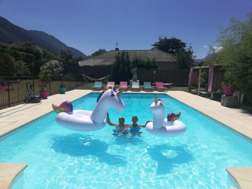 Фотография гостевого дома Appartement de 2 chambres avec piscine partagee et jardin clos a Voreppe