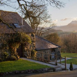 Фотография гостевого дома Cyffdy Cottage - Tegid, Bala