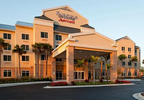 Фотография гостиницы Fairfield Inn and Suites by Marriott Naples