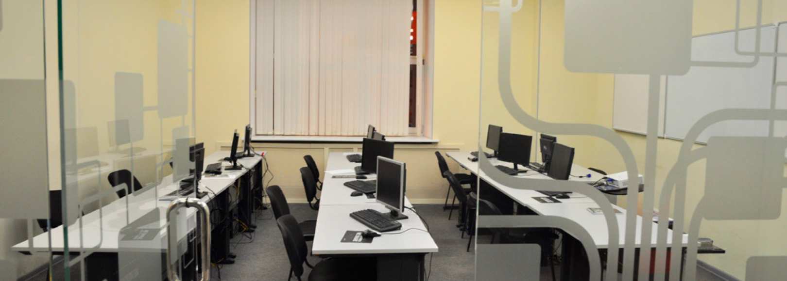 Фотография компьютерного класса Средний класс Юникс Эдьюкейшн Центра