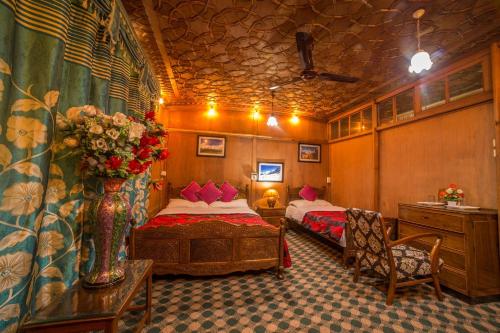 Фотография гостиницы Swan Heritage Houseboats