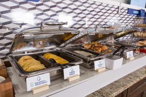 Фотография гостиницы Holiday Inn Express Hartford-Newington, an IHG Hotel