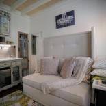 Фотография апарт отеля Palm Beach Historic Hotel Petite Retreat 1 block to beach! New bed! Improved Internet!