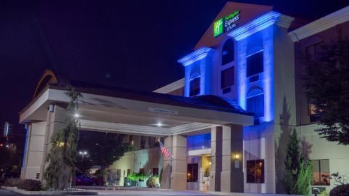 Фотография гостиницы Holiday Inn Express Hotel & Suites Newton Sparta, an IHG Hotel