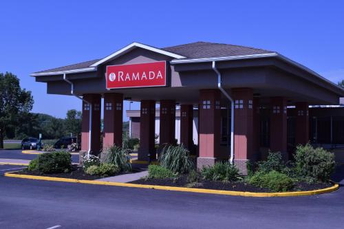 Фотография гостиницы Ramada by Wyndham East Syracuse Carrier Circle
