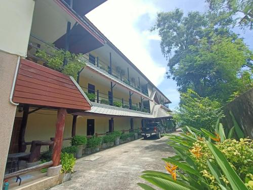 Фотография гостиницы Vaccinated Staff -OYO 1145 Prickhom Garden Hotel