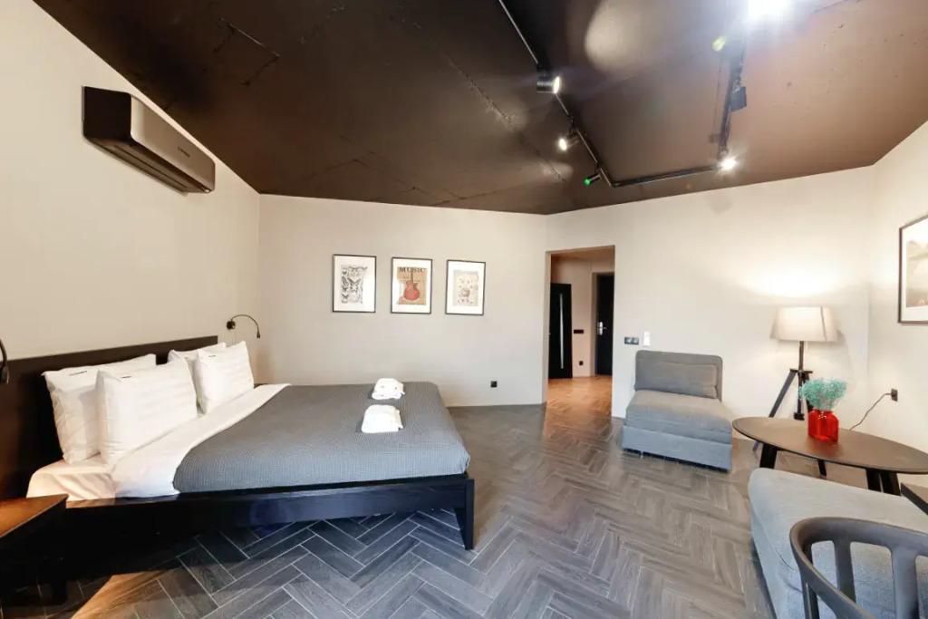 Фотография квартиры Апартаменты Red Apartments Виктория Осень