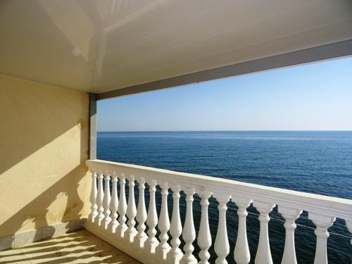 Фотографии гостевого дома
Эллинг Азалия Люкс