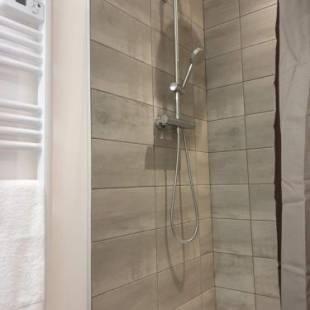 Фотографии гостевого дома
Chambres privées hyper-centre Epernay lit 160x200cm