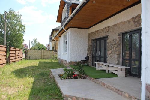 Фотографии гостевого дома
Scarlet Flower