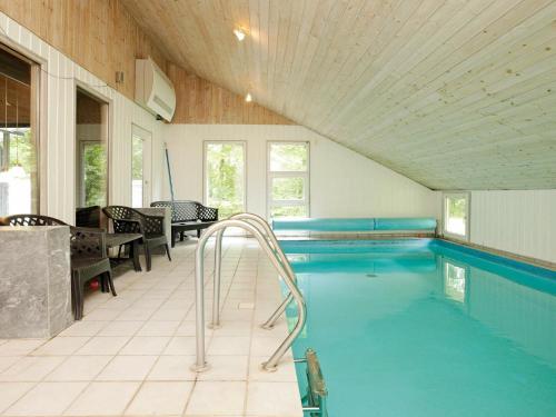 Фотография гостевого дома Four-Bedroom Holiday home in Oksbøl 10