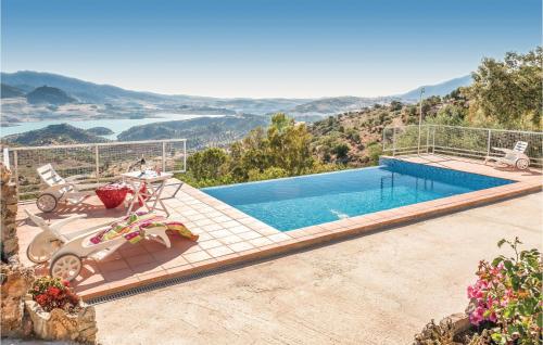 Фотография гостевого дома Three-Bedroom Holiday Home in Cadiz