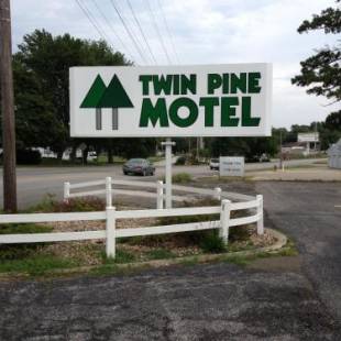Фотографии мотеля
Twin Pine Motel