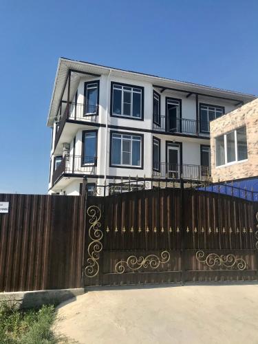 Фотография гостевого дома Белый лебедь на Молчанова