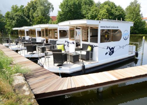 Фотография гостиницы Havel Cruiser - Hausboot-Flöße mit Stil