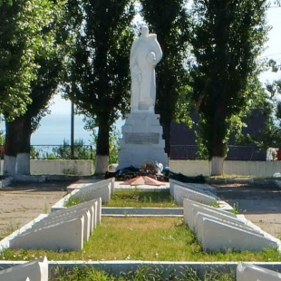 Фотография достопримечательности Мемориал не пришедшим с войны и братское захоронение № 61-1213