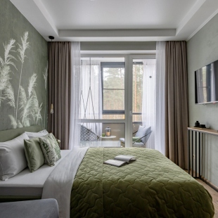 Фотография квартиры Квартира Ютно Колосья с качелью на балконе и видом на сосны в Зеленогорске