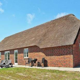 Фотографии гостевого дома
Five-Bedroom Holiday home in Ulfborg 1